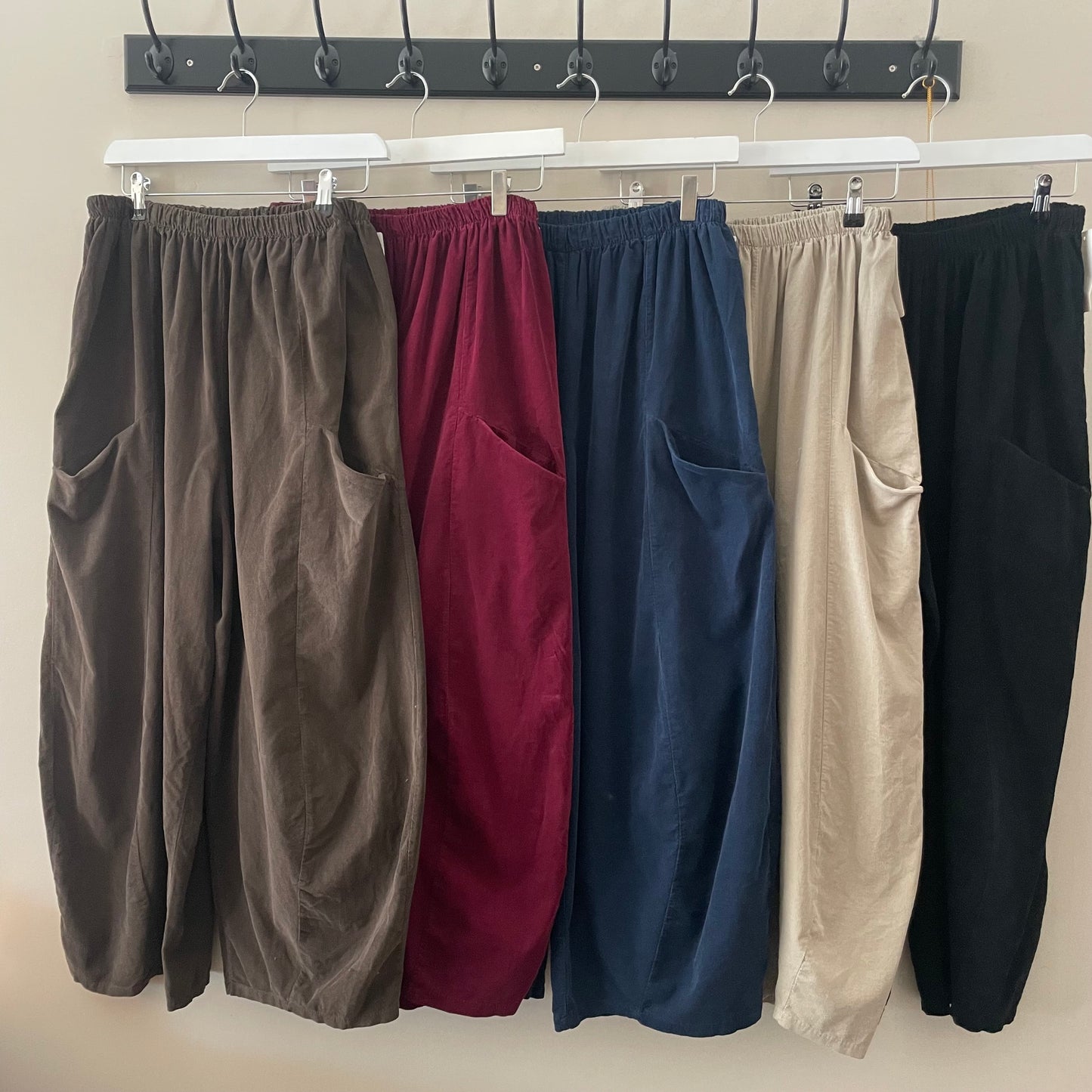 Moda Barrel Leg Trousers. Fine Cord.