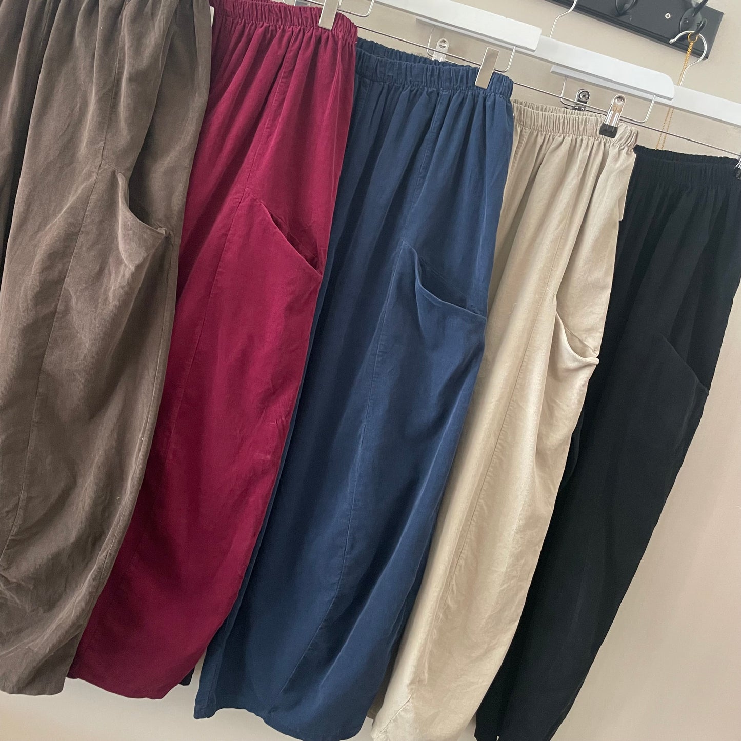 Moda Barrel Leg Trousers. Fine Cord.
